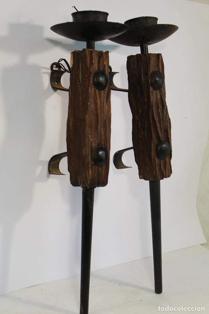 Vintage: pareja de apliques de forja rustico con madera - Foto 2