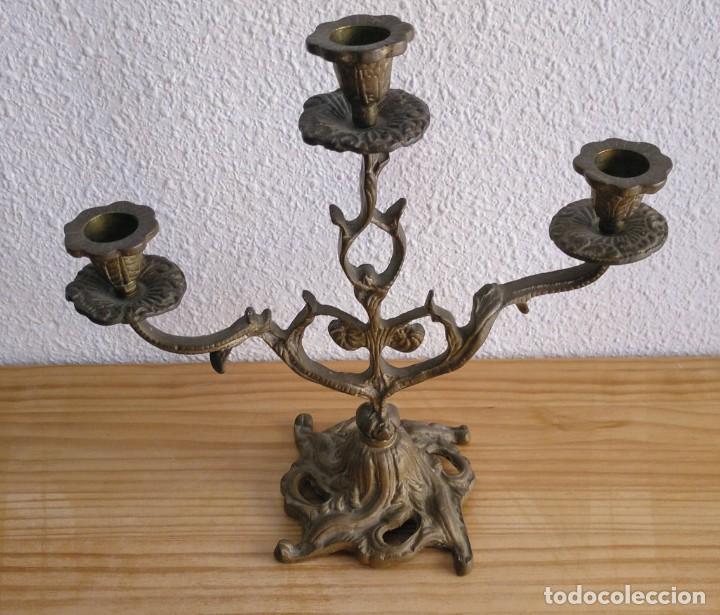 Vintage: Reloj de bronce con candelabros - Foto 3