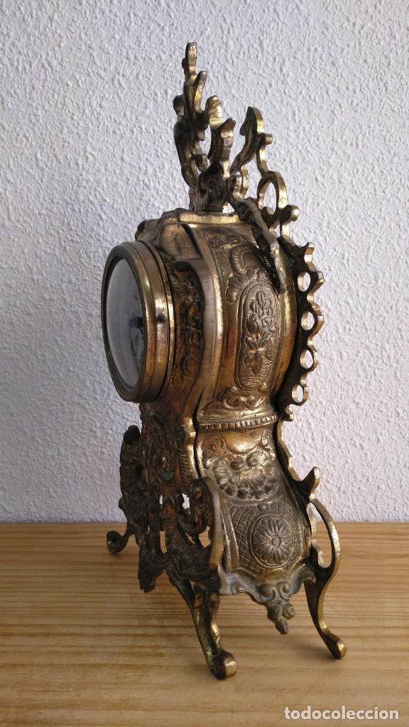 Vintage: Reloj de bronce con candelabros - Foto 6
