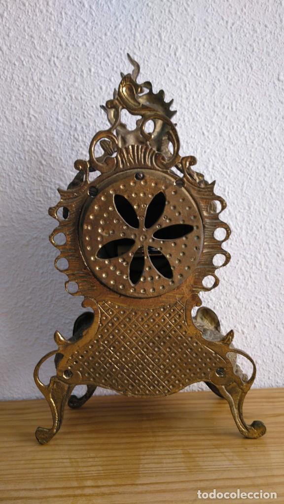 Vintage: Reloj de bronce con candelabros - Foto 7