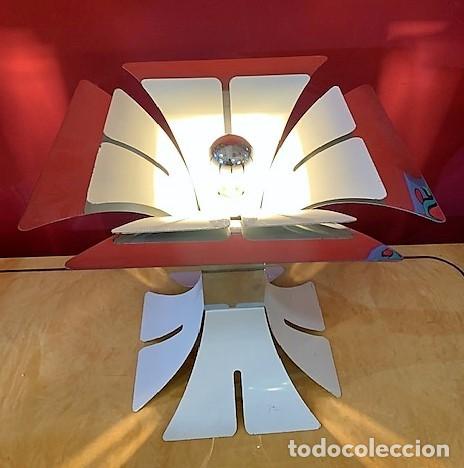 Vintage: L&aacute;mpara de mesa de metal con dise&ntilde;o de flor. - Foto 4