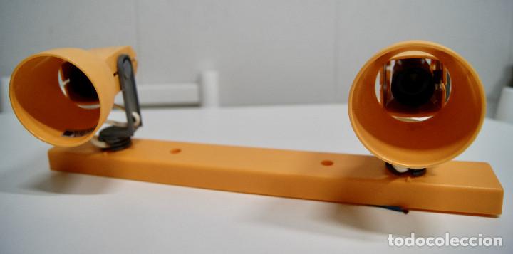 Vintage: Regleta con dos focos en pl&aacute;stico naranja - Foto 1