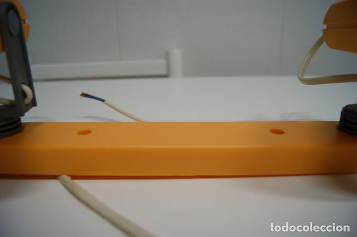 Vintage: Regleta con dos focos en pl&aacute;stico naranja - Foto 5