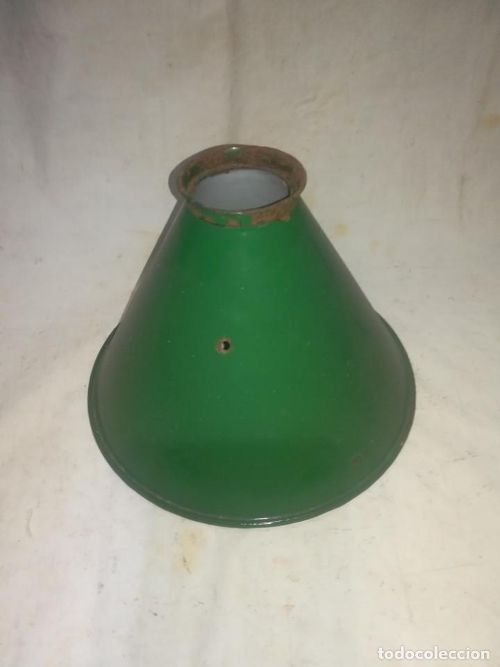 Vintage: PANTALLA ESMALTADA ORIGINAL DE 20 CENTIMETROS EN FORMA DE CONO. - Foto 1