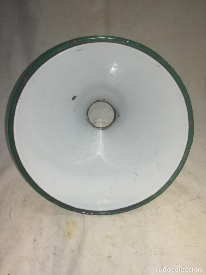 Vintage: PANTALLA ESMALTADA ORIGINAL DE 20 CENTIMETROS EN FORMA DE CONO. - Foto 2