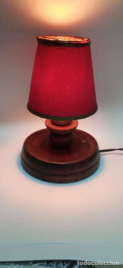Vintage: antigua peque&ntilde;a lampara de madera - Foto 1