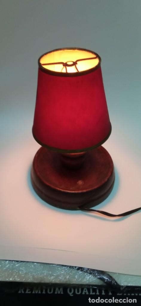 Vintage: antigua peque&ntilde;a lampara de madera - Foto 4