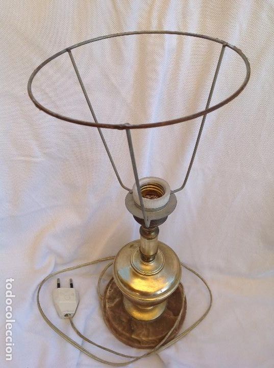 Vintage: Lampara de mesa de lat&oacute;n dorado con base de &oacute;nix. - Foto 1