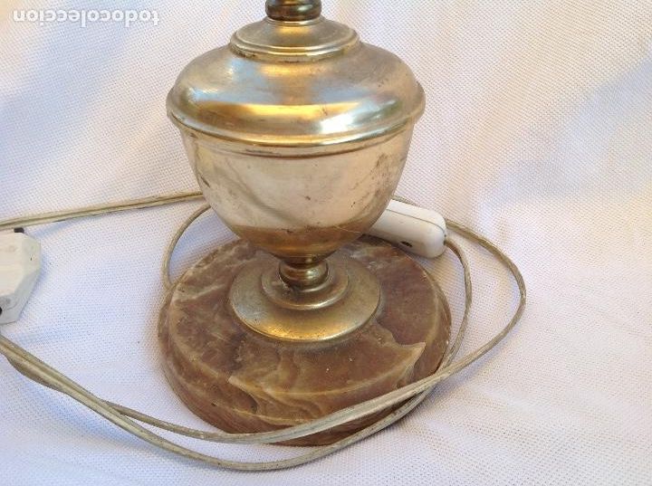Vintage: Lampara de mesa de lat&oacute;n dorado con base de &oacute;nix. - Foto 2