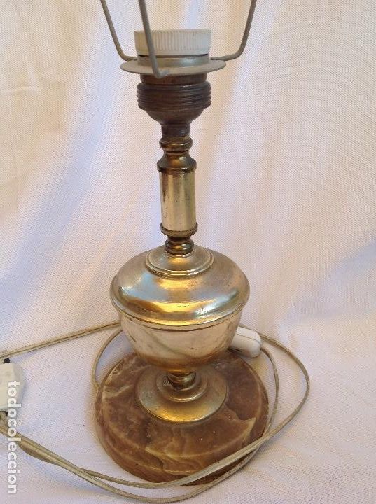 Vintage: Lampara de mesa de lat&oacute;n dorado con base de &oacute;nix. - Foto 3