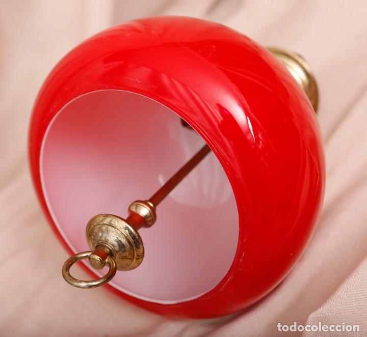 Vintage: Lampara de techo de opalina roja - Foto 2