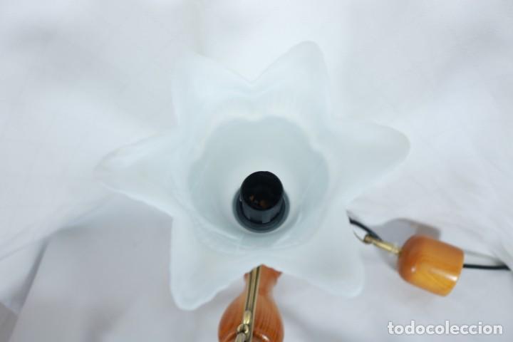 Vintage: L&aacute;mpara de madera y tulipanes de vidrio - Foto 6