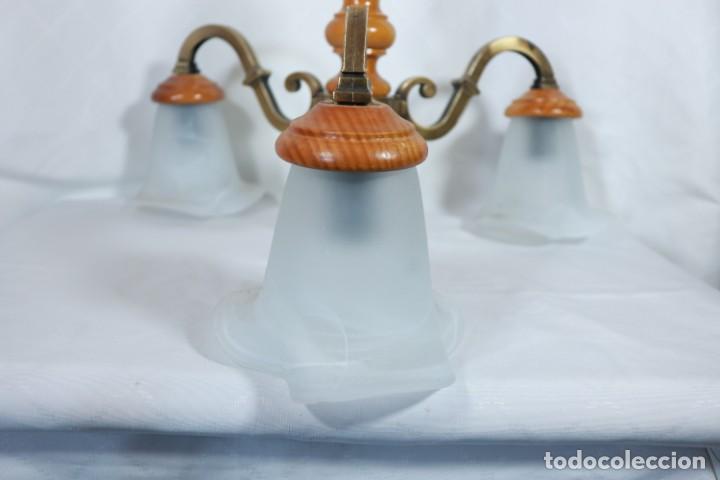 Vintage: L&aacute;mpara de madera y tulipanes de vidrio - Foto 2