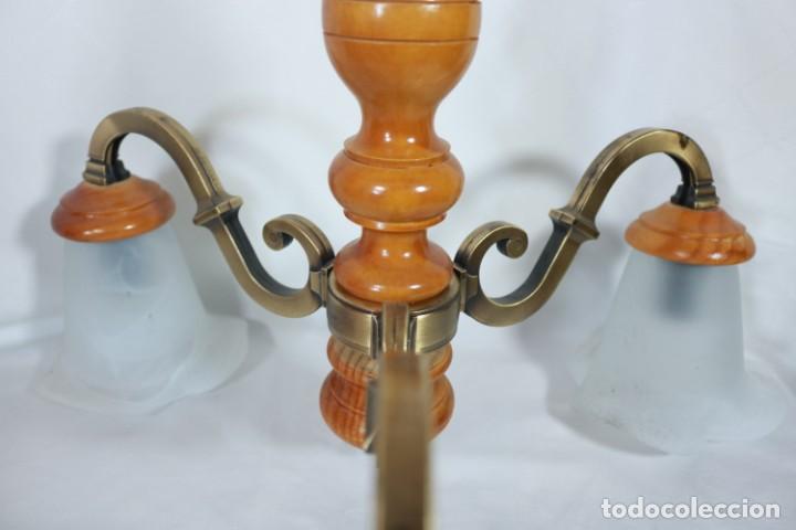 Vintage: L&aacute;mpara de madera y tulipanes de vidrio - Foto 3