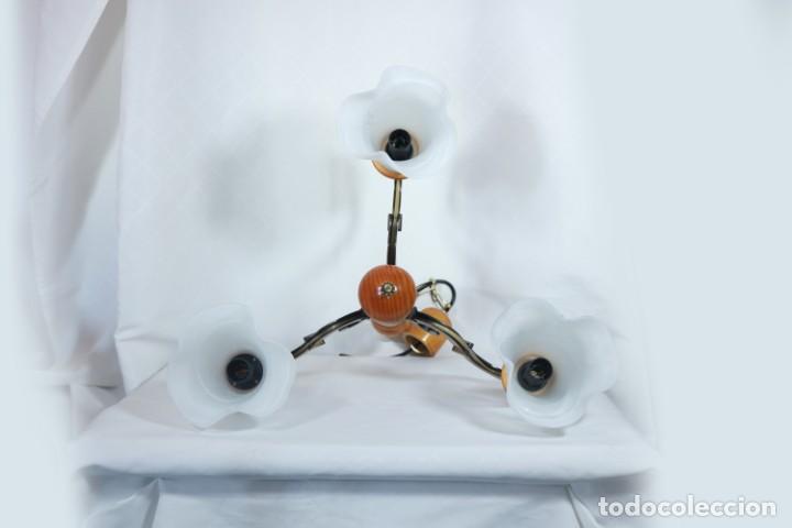 Vintage: L&aacute;mpara de madera y tulipanes de vidrio - Foto 5