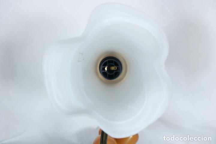 Vintage: L&aacute;mpara de madera y tulipanes de vidrio - Foto 6
