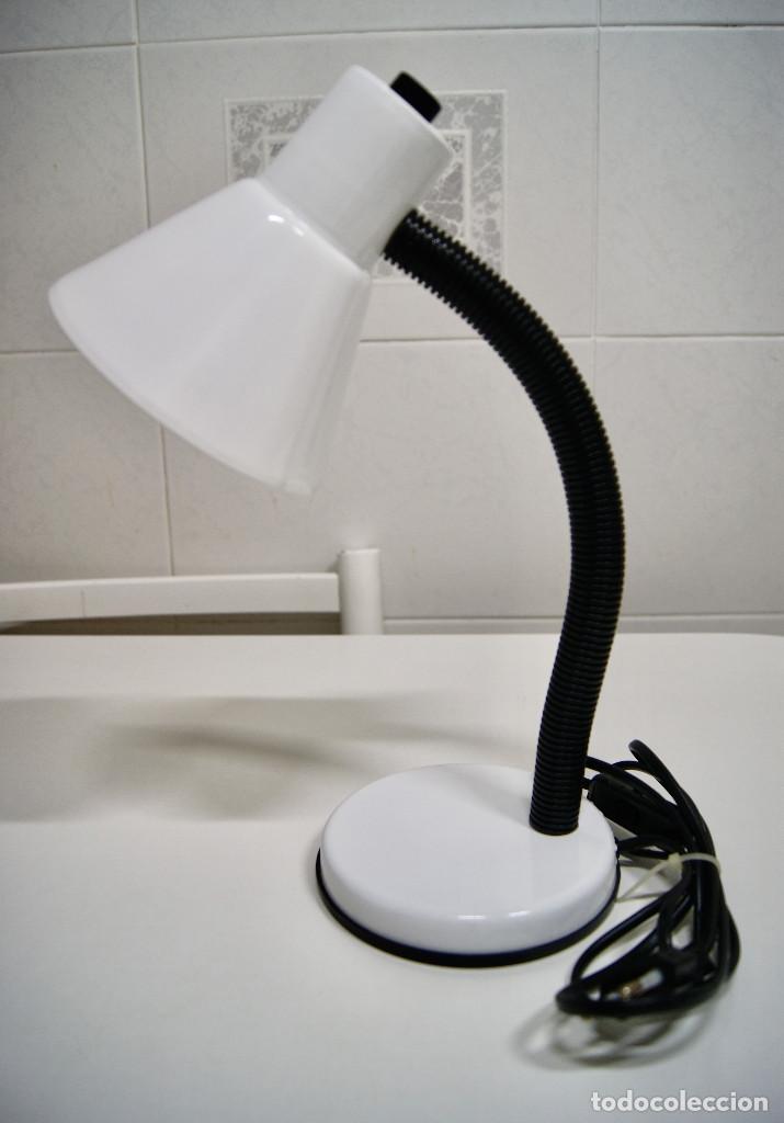 Vintage: lampara sobremesa tipo flexo en blanco - Foto 1