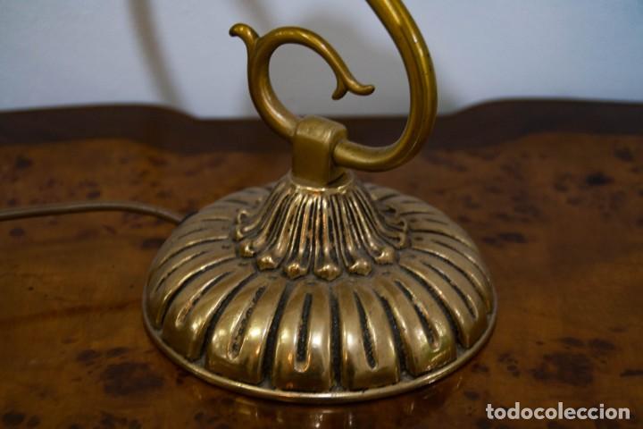 Vintage: Lampara bronce con cuello de cristal - Foto 3