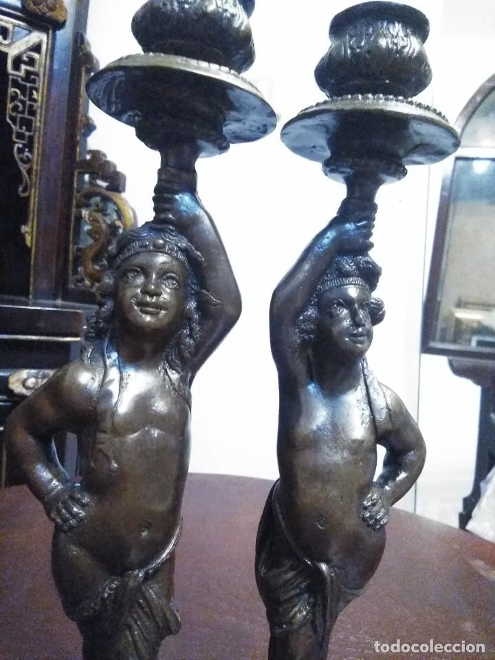 Vintage: PAREJA DE CANDELABROS BELLE EPOQUE - BRONCE - Foto 4