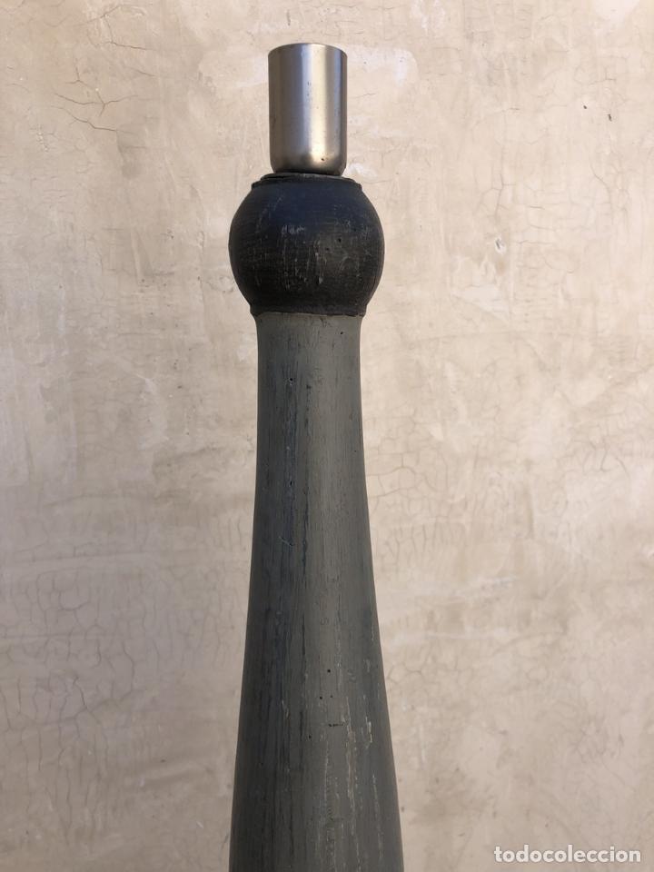 Vintage: Antigua L&aacute;mpara de Pi&eacute; de Madera Circa 60s - Foto 5