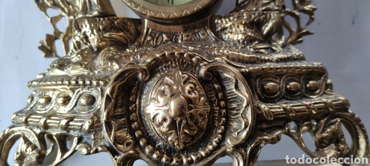 Vintage: Lote de reloj y 2 candelabros de bronce - Foto 7