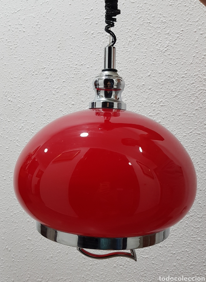 Vintage: L&Aacute;MPARA TECHO OPALINA ROJA Y CROMADO DE SUBE Y BAJA - Foto 1