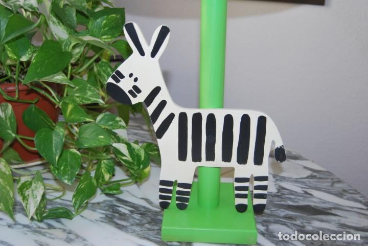 Vintage: BONITA L&Aacute;MPARA DE MADERA - CEBRA - TREEHOUSE - Foto 3