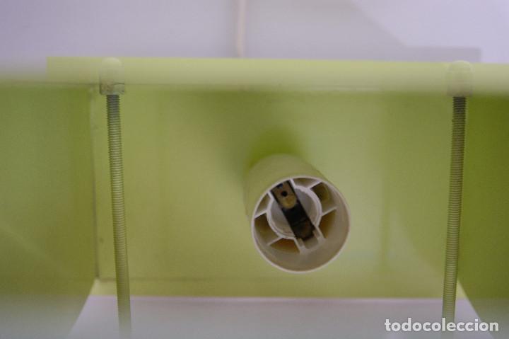 Vintage: l&aacute;mpara sobremesa con cristal en verde - Foto 4
