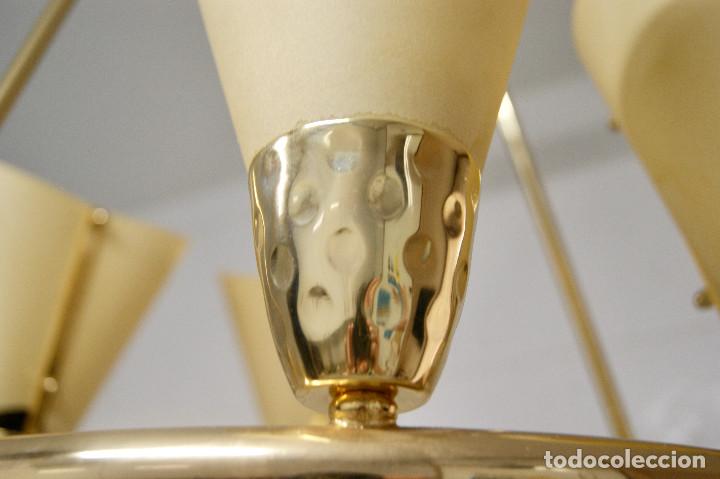Vintage: lampara de techo dorada y pantallas - Foto 5