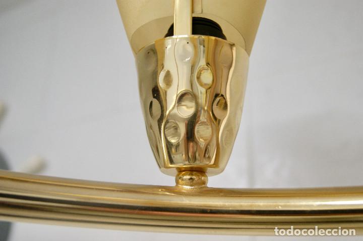 Vintage: lampara de techo dorada y pantallas - Foto 7