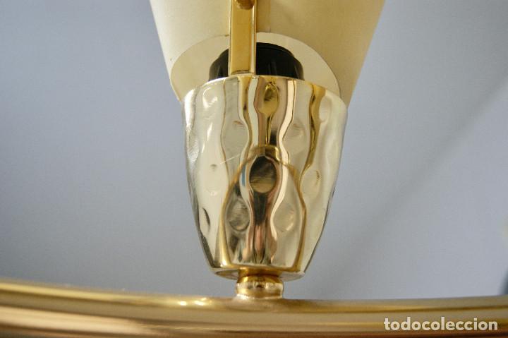 Vintage: lampara de techo dorada y pantallas - Foto 8