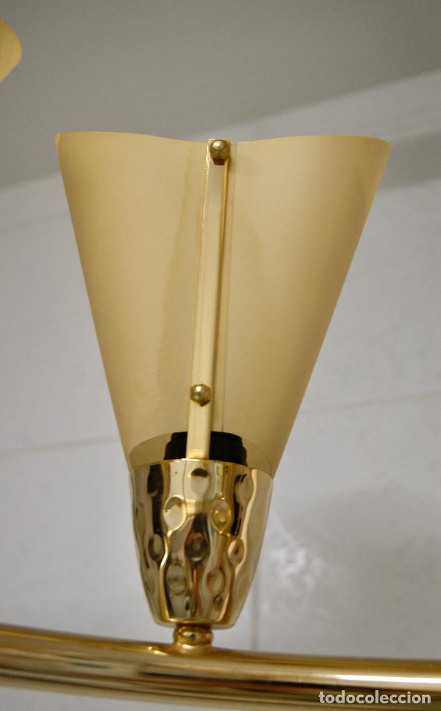 Vintage: lampara de techo dorada y pantallas - Foto 13