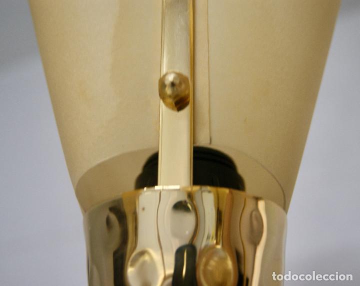 Vintage: lampara de techo dorada y pantallas - Foto 17