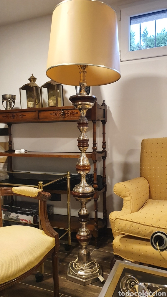Vintage: Imponente l&aacute;mpara de pie de metal y madera - Foto 1