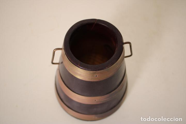 Vintage: herrada vasca de lat&oacute;n y madera - Foto 3