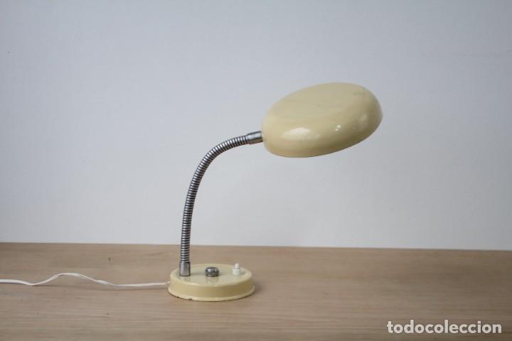 Vintage: L&aacute;mpara de mesa flexo. Beige. Vintage. - Foto 3
