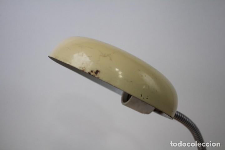 Vintage: L&aacute;mpara de mesa flexo. Beige. Vintage. - Foto 4