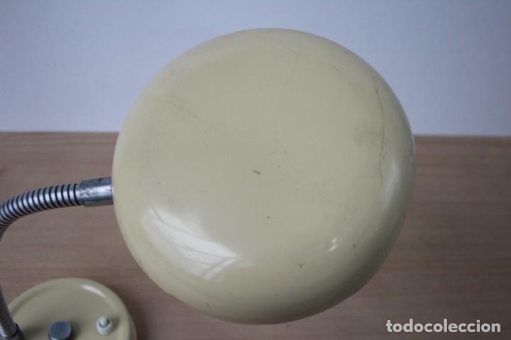 Vintage: L&aacute;mpara de mesa flexo. Beige. Vintage. - Foto 5