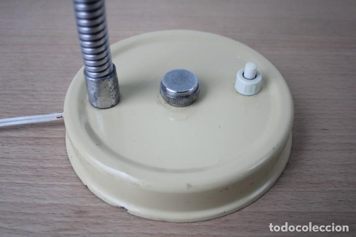 Vintage: L&aacute;mpara de mesa flexo. Beige. Vintage. - Foto 8