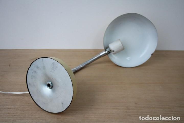 Vintage: L&aacute;mpara de mesa flexo. Beige. Vintage. - Foto 9
