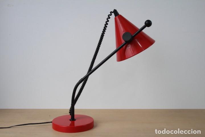 Vintage: L&aacute;mpara de mesa flexo. Rojo. Vintage. - Foto 2
