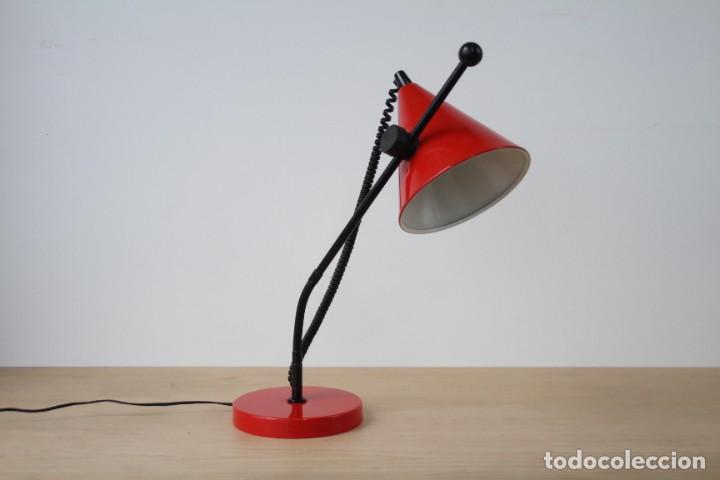 Vintage: L&aacute;mpara de mesa flexo. Rojo. Vintage. - Foto 3