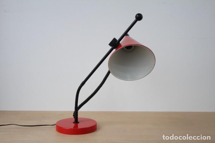 Vintage: L&aacute;mpara de mesa flexo. Rojo. Vintage. - Foto 4