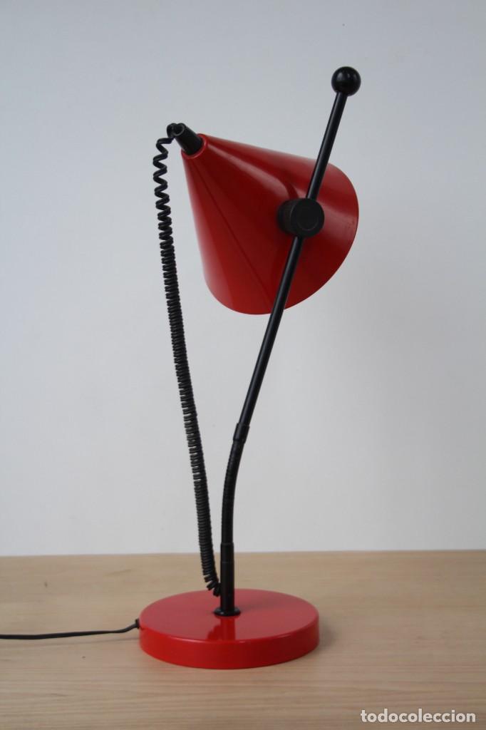 Vintage: L&aacute;mpara de mesa flexo. Rojo. Vintage. - Foto 5