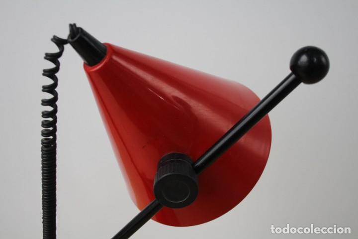 Vintage: L&aacute;mpara de mesa flexo. Rojo. Vintage. - Foto 6