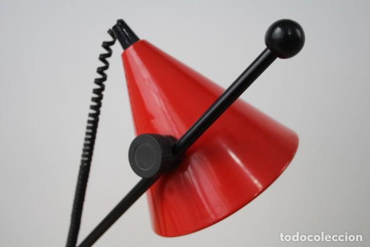 Vintage: L&aacute;mpara de mesa flexo. Rojo. Vintage. - Foto 7