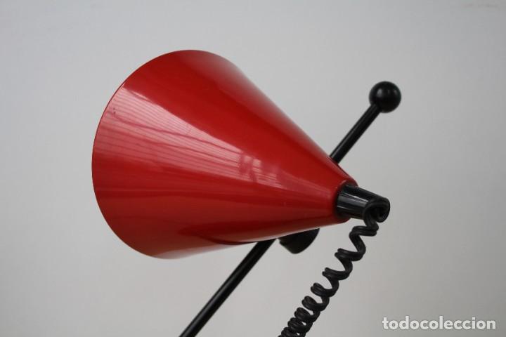 Vintage: L&aacute;mpara de mesa flexo. Rojo. Vintage. - Foto 8