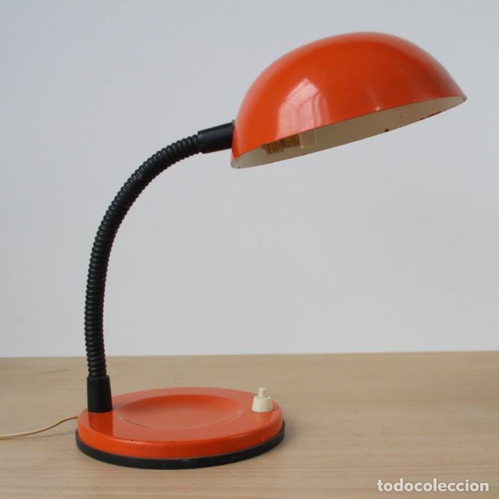 Vintage: L&aacute;mpara de mesa flexo. Naranja. Vintage. - Foto 1