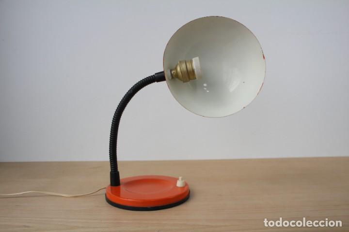 Vintage: L&aacute;mpara de mesa flexo. Naranja. Vintage. - Foto 3