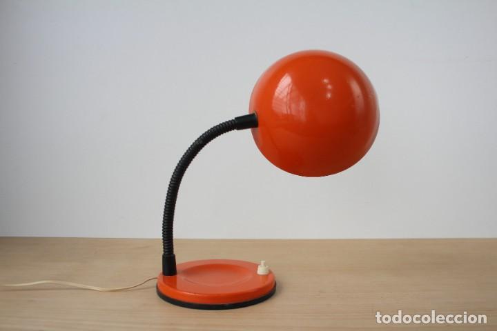 Vintage: L&aacute;mpara de mesa flexo. Naranja. Vintage. - Foto 4